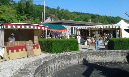 Stands et échoppes du marché médiéval